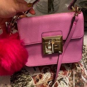 This beautiful pink purse is beautiful brand new